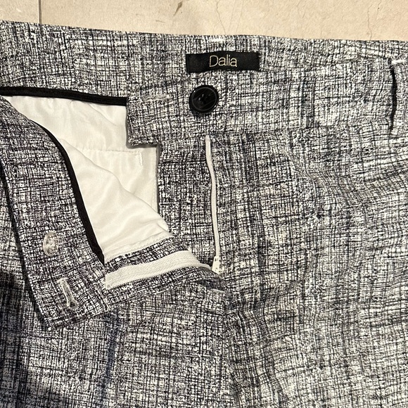 Dalia Black and White Capri Pants - Picture 4 of 8